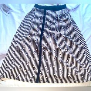 "Chic Black and White Patterned A-Line Skirt"